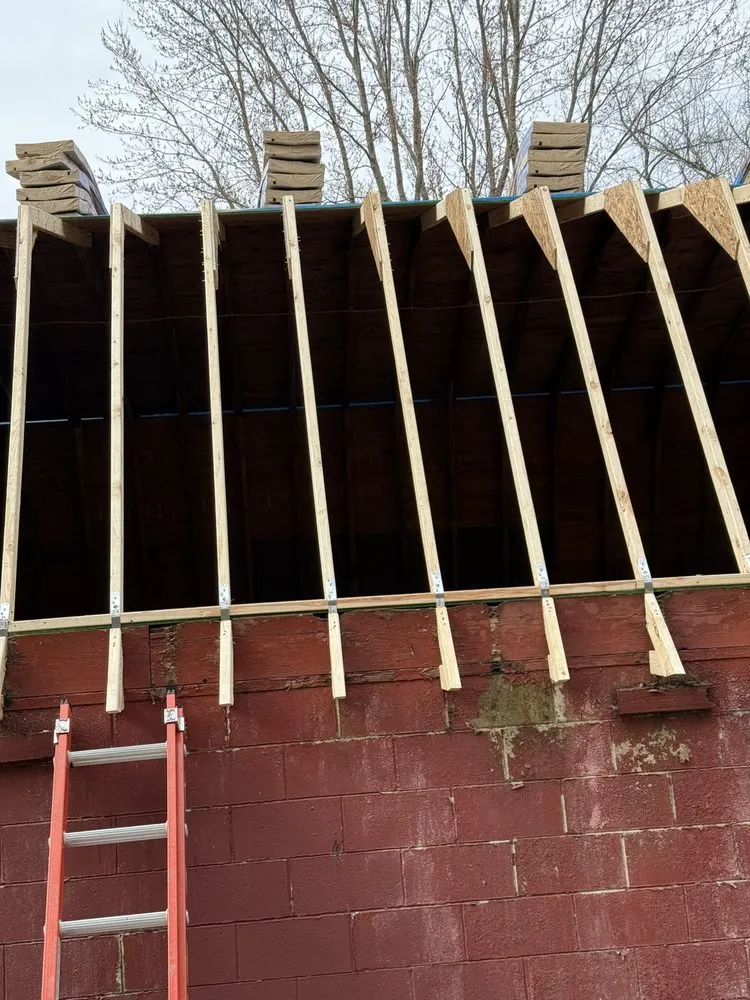 Slide of De Leon Roofing