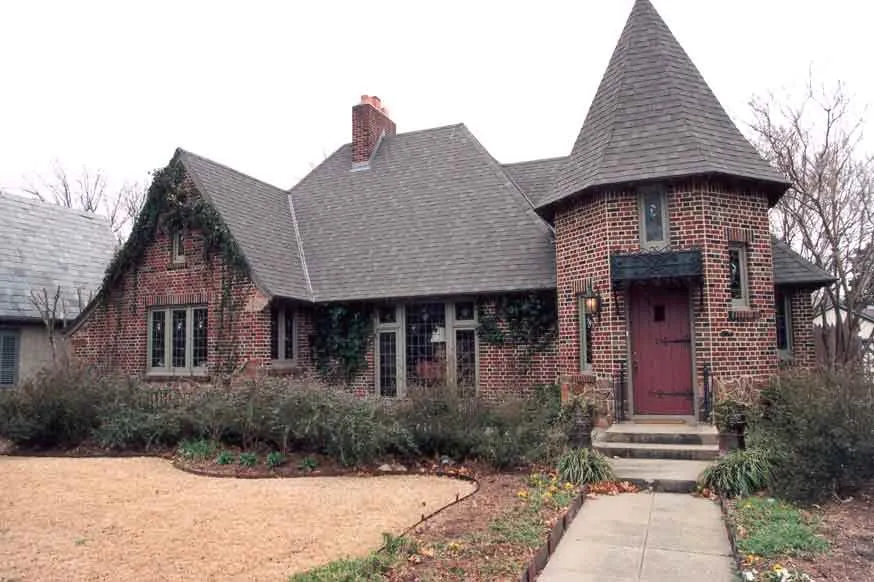 Slide of De Lorenzo's Guaranteed Roofing