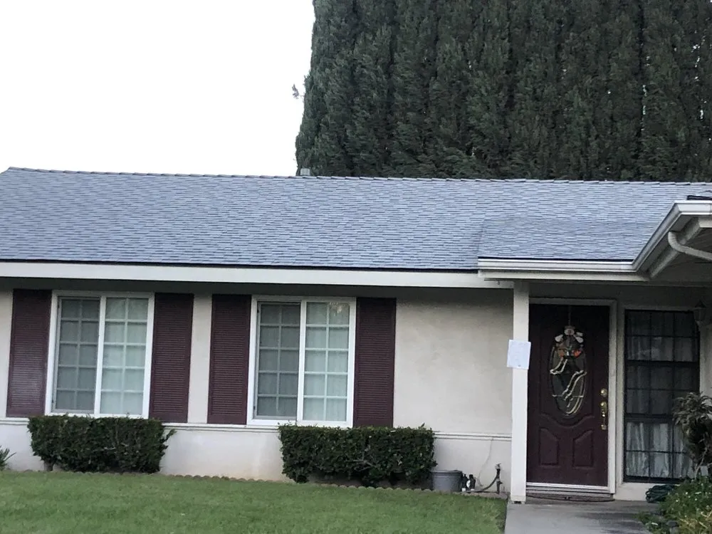 Slide of De Lorenzo's Guaranteed Roofing