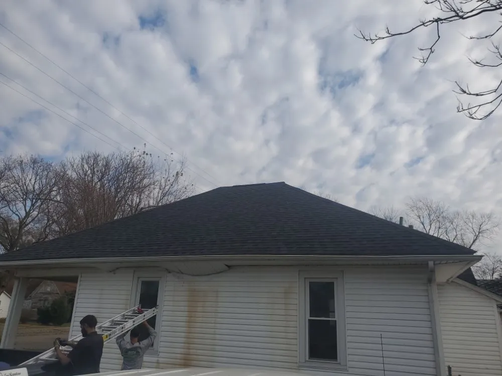 Slide of De Los Santos Roofing and Construction