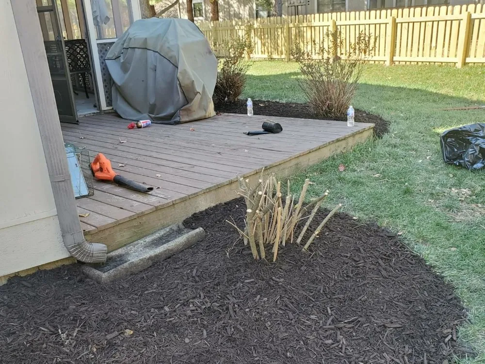 Slide of De Los Santos Roofing and Construction