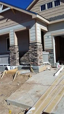 Slide of De Los Santos Roofing and Construction