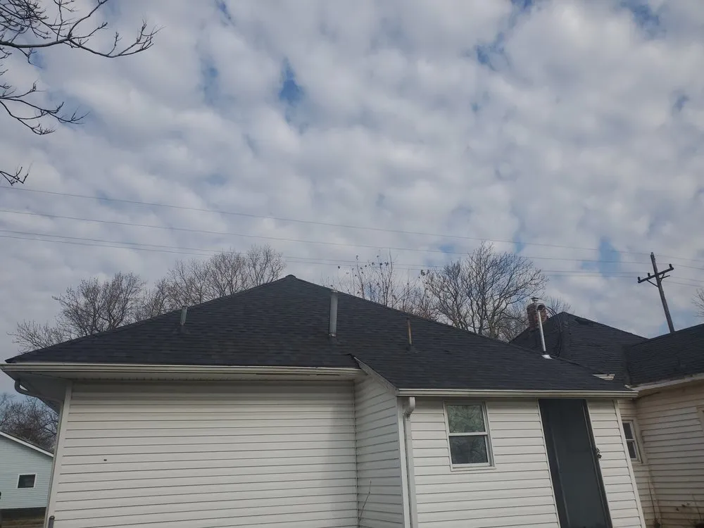 Slide of De Los Santos Roofing and Construction