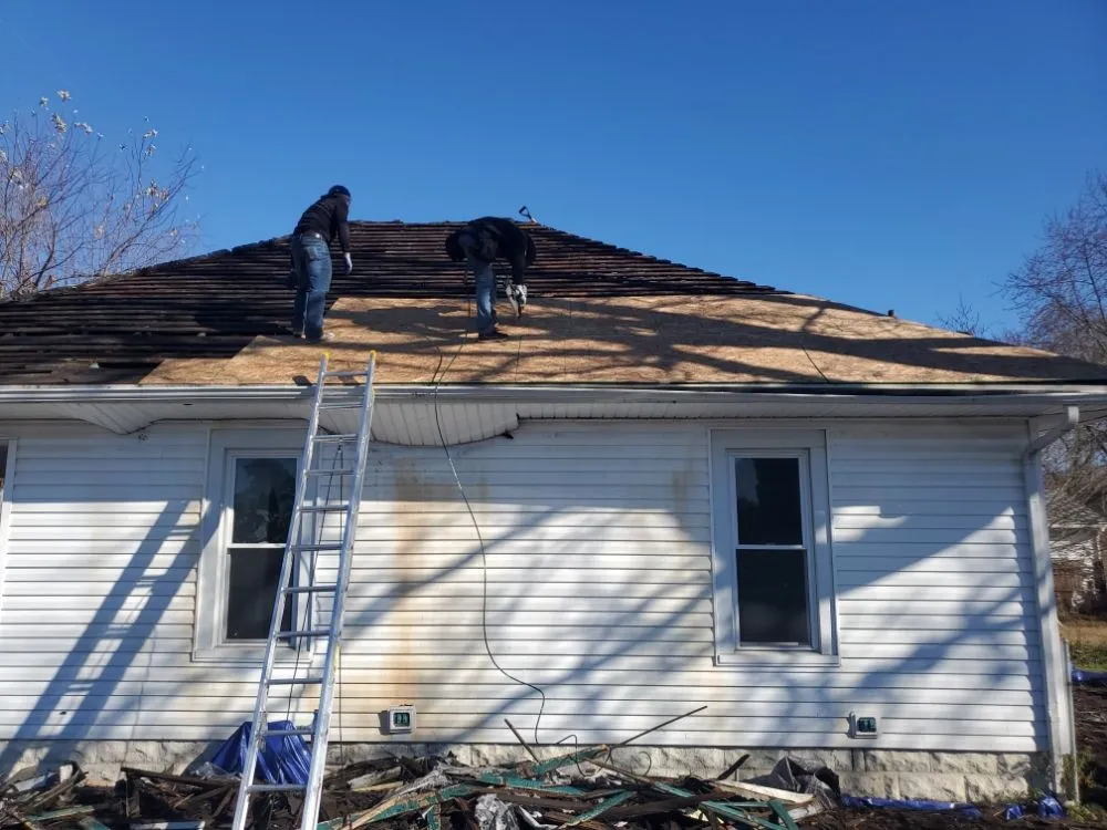 Slide of De Los Santos Roofing and Construction