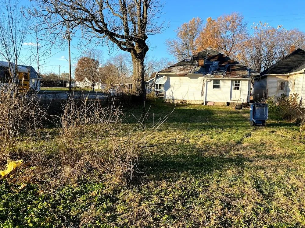 Slide of De Los Santos Roofing and Construction