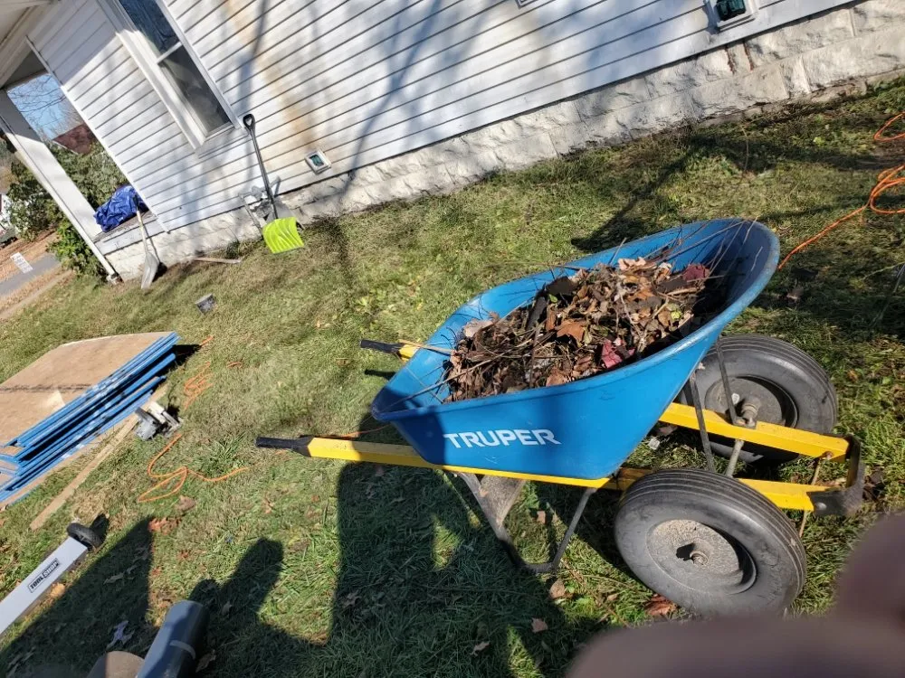 Slide of De Los Santos Roofing and Construction