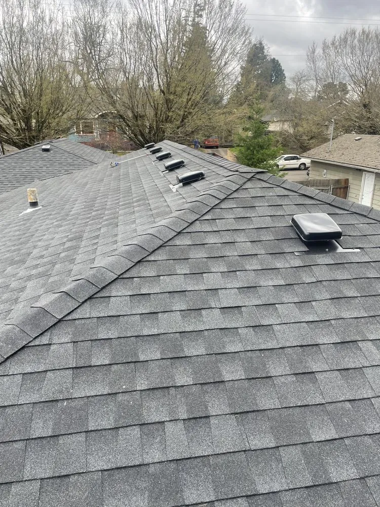 Slide of D&E Roofing & Construction