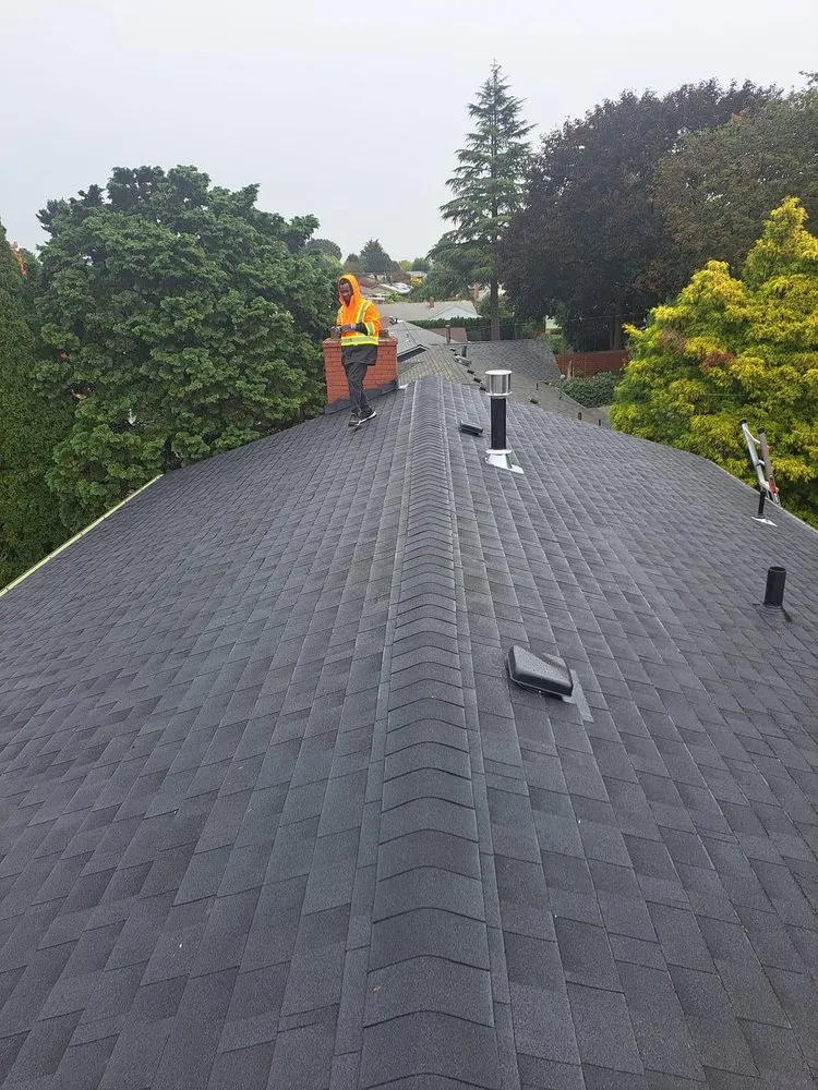 Slide of D&E Roofing & Construction