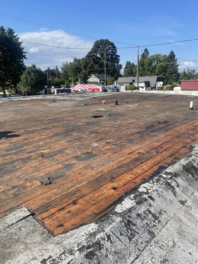 Slide of D&E Roofing & Construction