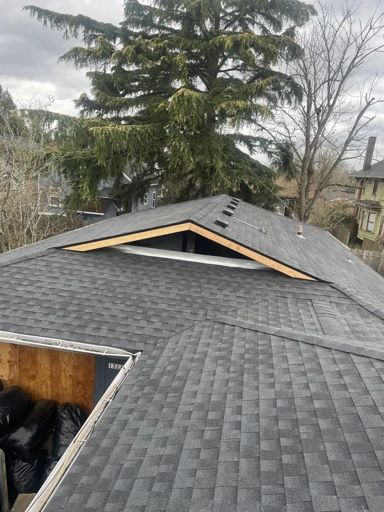 Slide of D&E Roofing & Construction