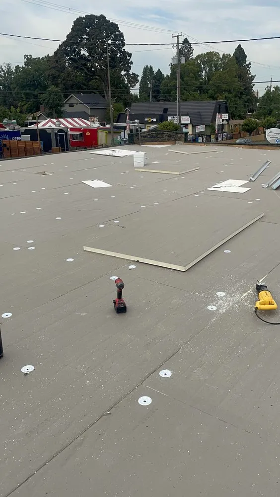 Slide of D&E Roofing & Construction