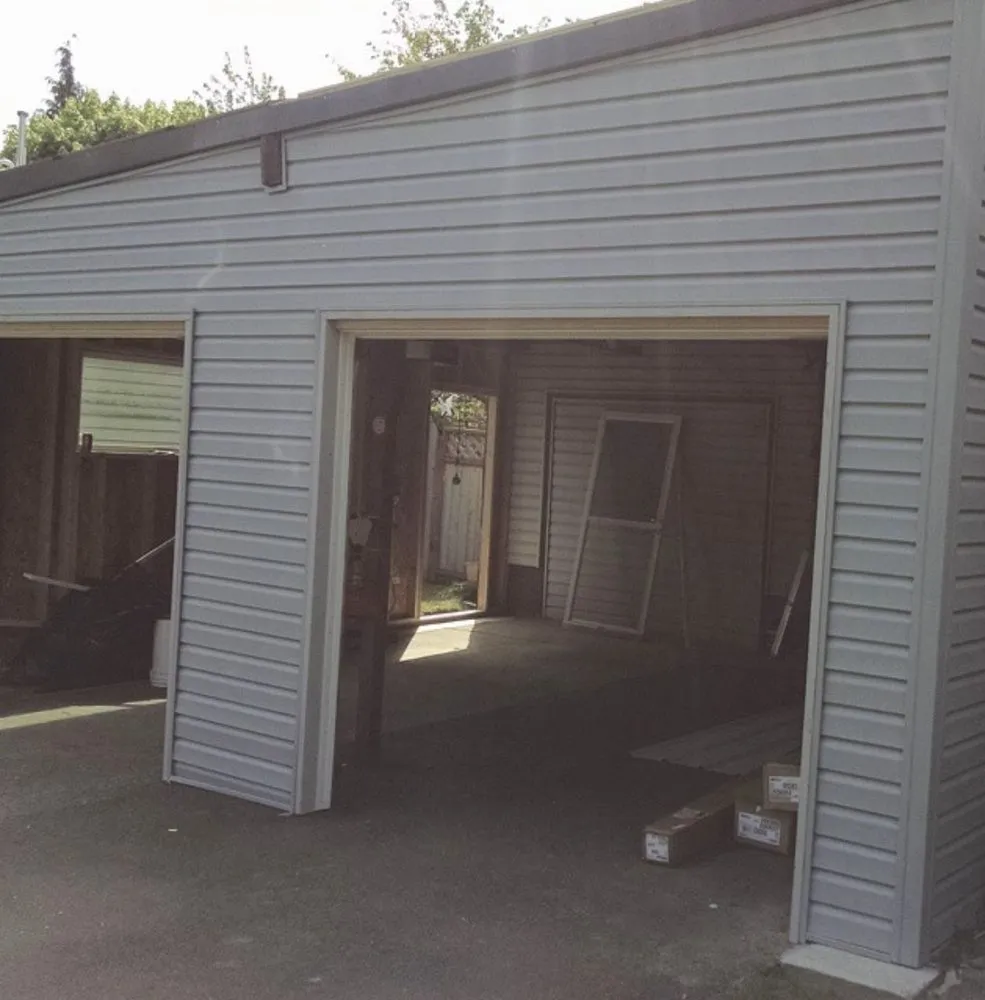 Slide of D&E Roofing & Construction