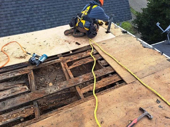 Slide of D&E Roofing & Construction