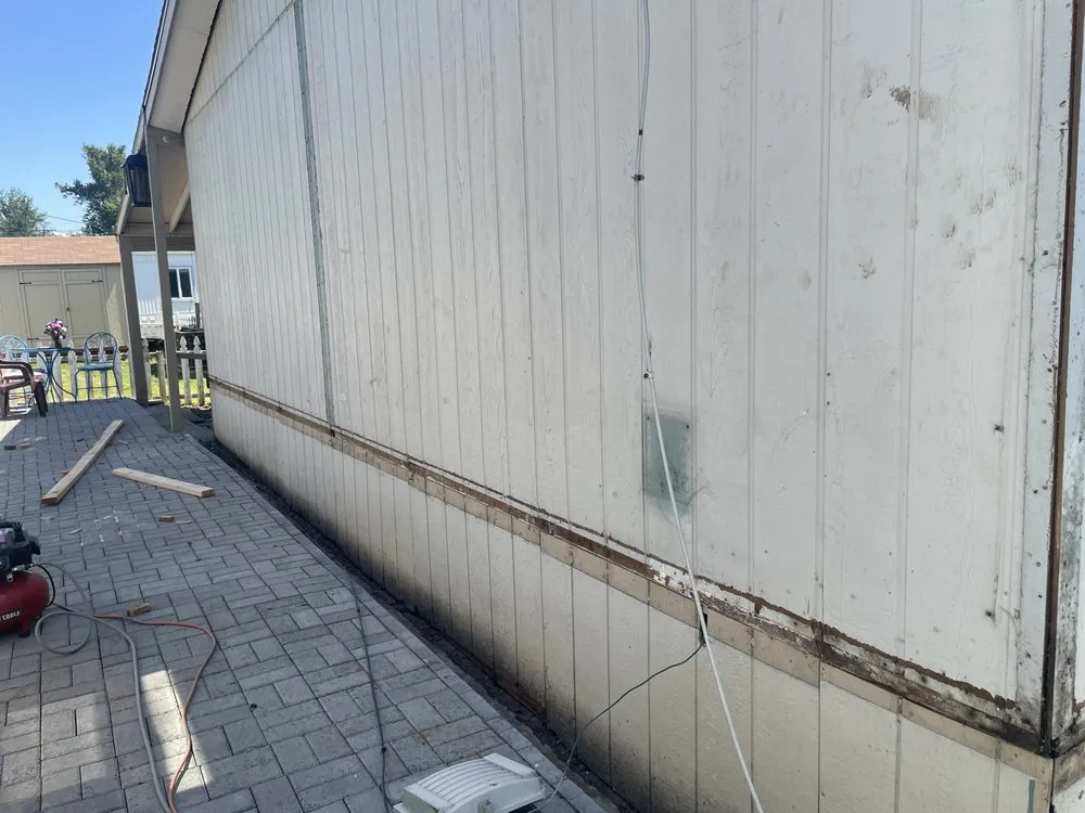 Slide of D&E Roofing & Construction