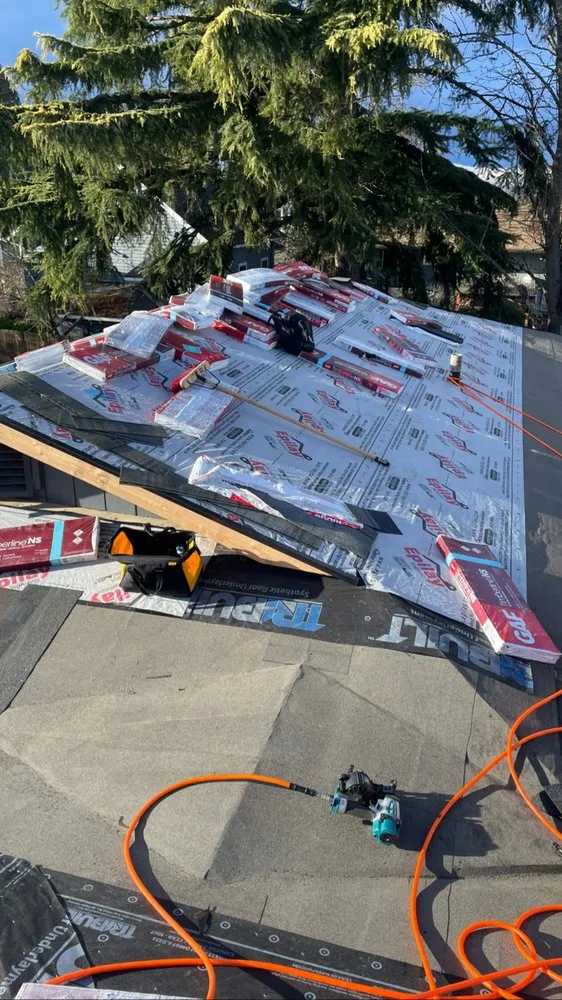 Slide of D&E Roofing & Construction