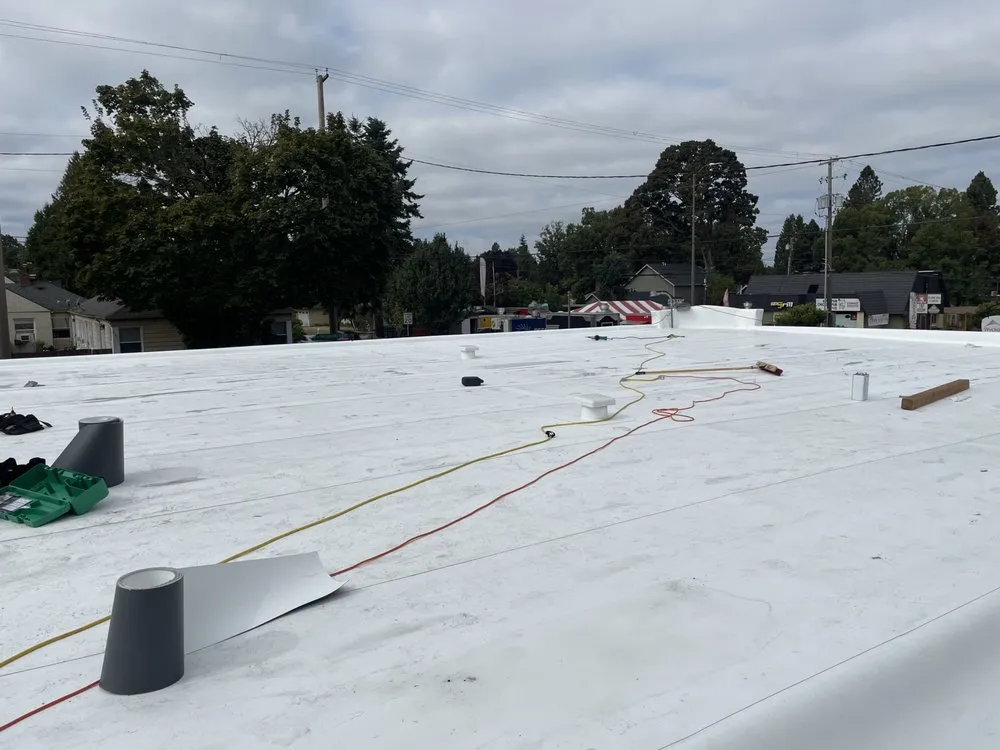 Slide of D&E Roofing & Construction