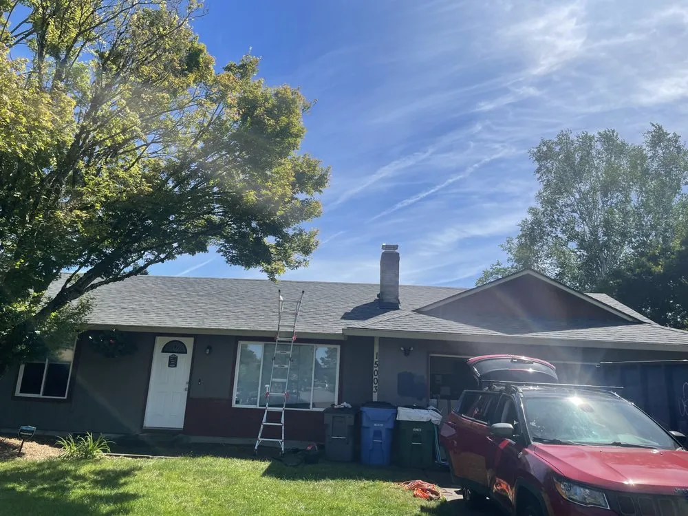 Slide of D&E Roofing & Construction