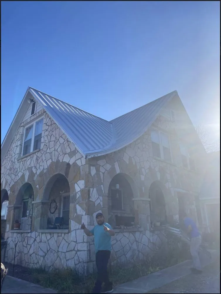 Slide of DeAlba Roofing & Construction