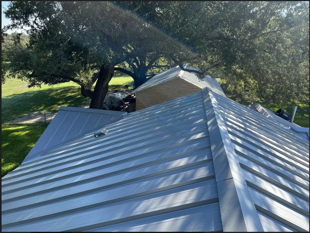 Slide of DeAlba Roofing & Construction