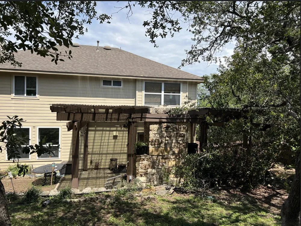 Slide of DeAlba Roofing & Construction