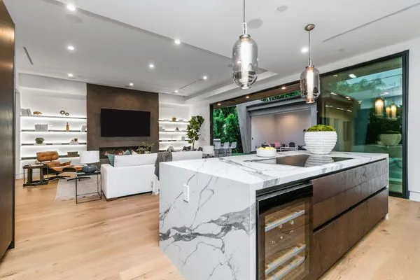 Decor Home Builders Logo