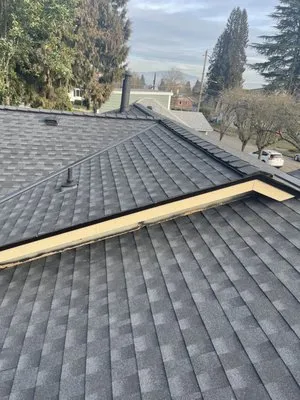 Decora 7 Roofing And Exteriors Logo