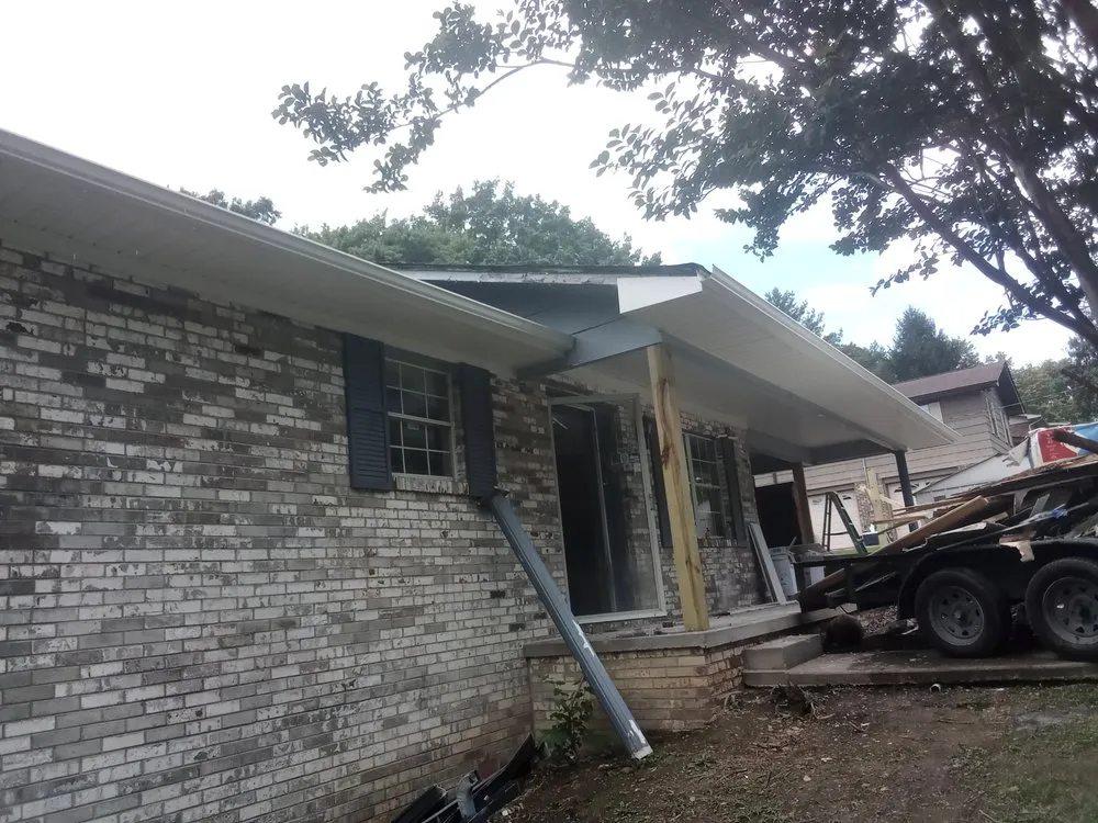 Slide of Dee's Roofing and Seamless Gutters