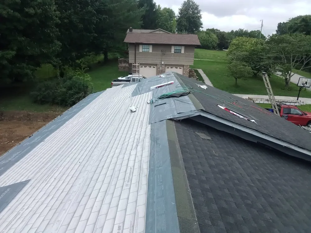 Slide of Dee's Roofing and Seamless Gutters