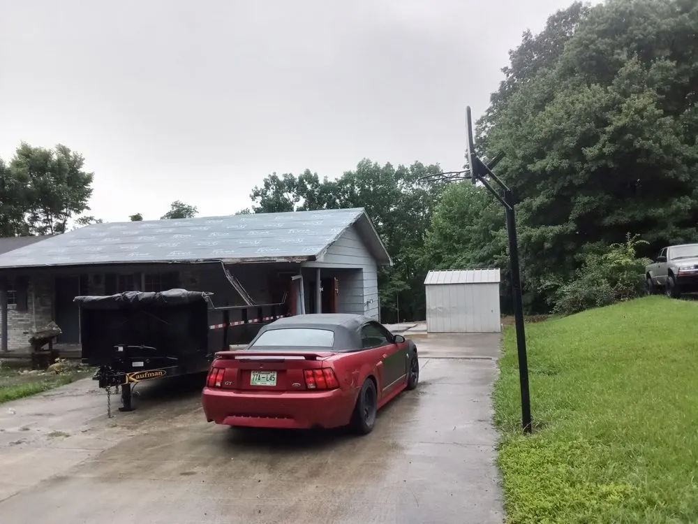 Slide of Dee's Roofing and Seamless Gutters