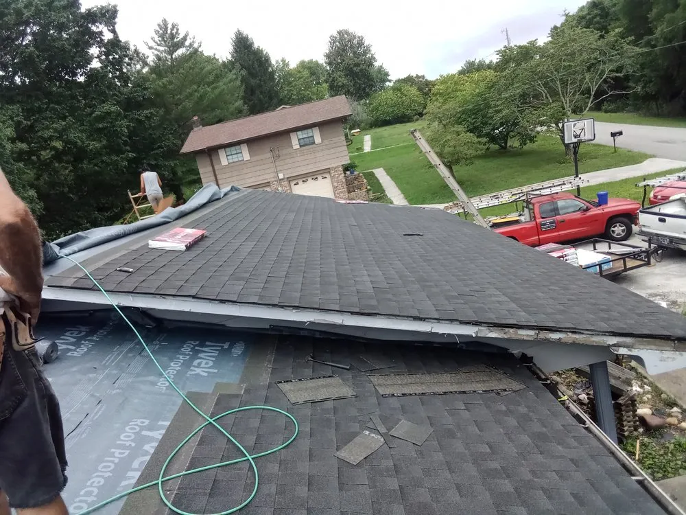 Slide of Dee's Roofing and Seamless Gutters