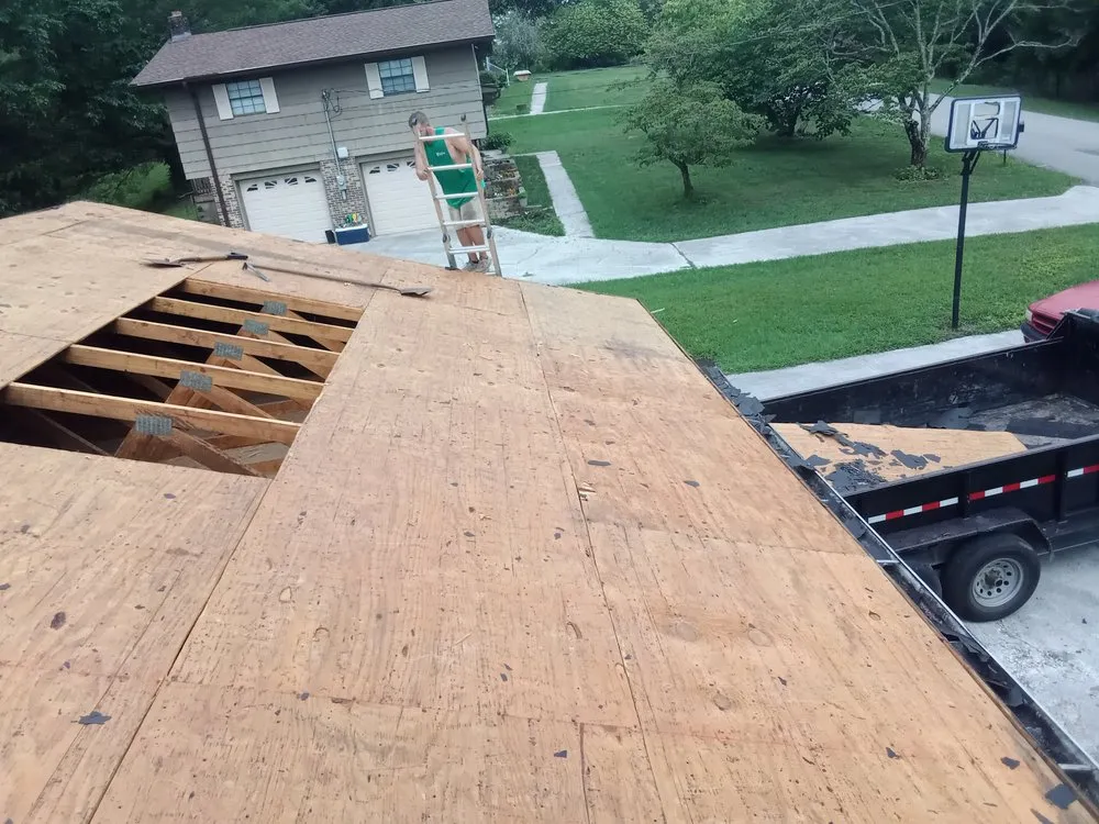 Slide of Dee's Roofing and Seamless Gutters