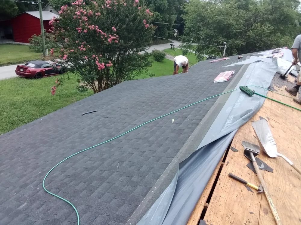 Slide of Dee's Roofing and Seamless Gutters