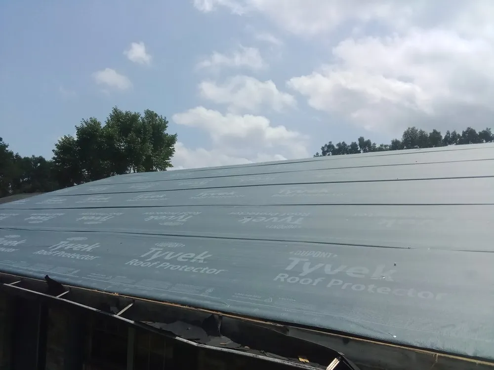 Slide of Dee's Roofing and Seamless Gutters