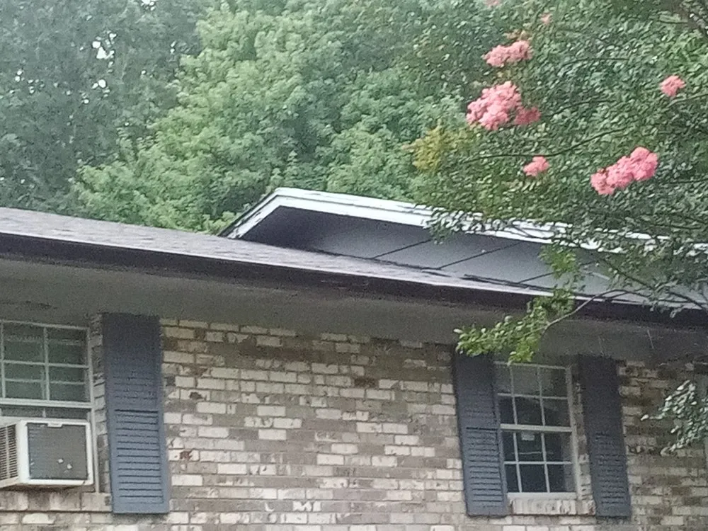 Slide of Dee's Roofing and Seamless Gutters