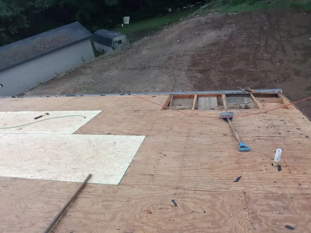 Slide of Dee's Roofing and Seamless Gutters