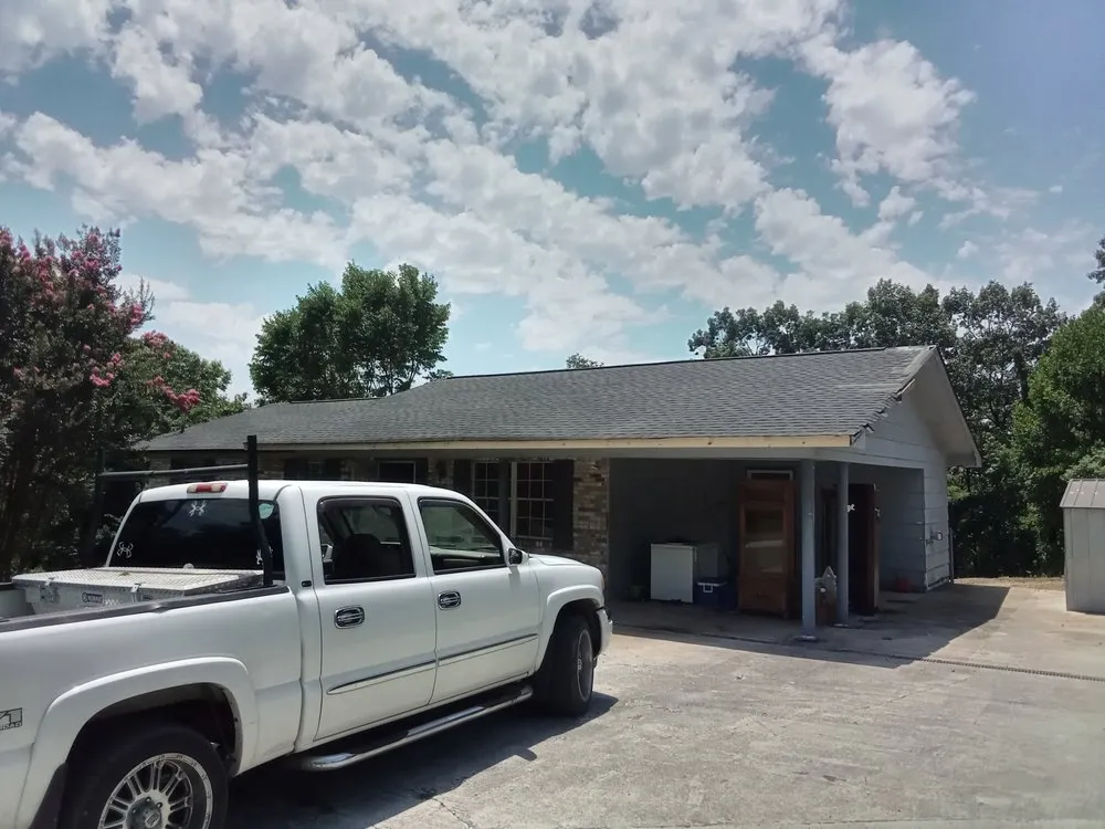 Slide of Dee's Roofing and Seamless Gutters