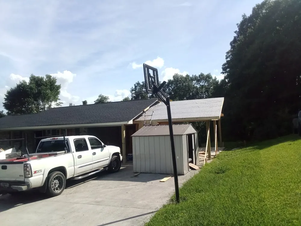 Slide of Dee's Roofing and Seamless Gutters