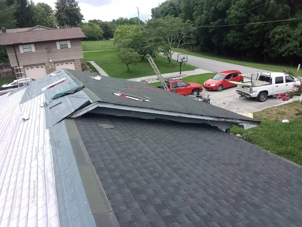 Slide of Dee's Roofing and Seamless Gutters