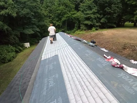 Dee's Roofing and Seamless Gutters