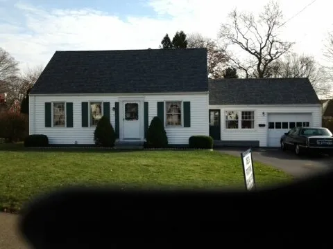 Slide of Dee's Roofing