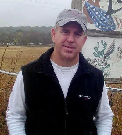 Slide of Dee's Roofing