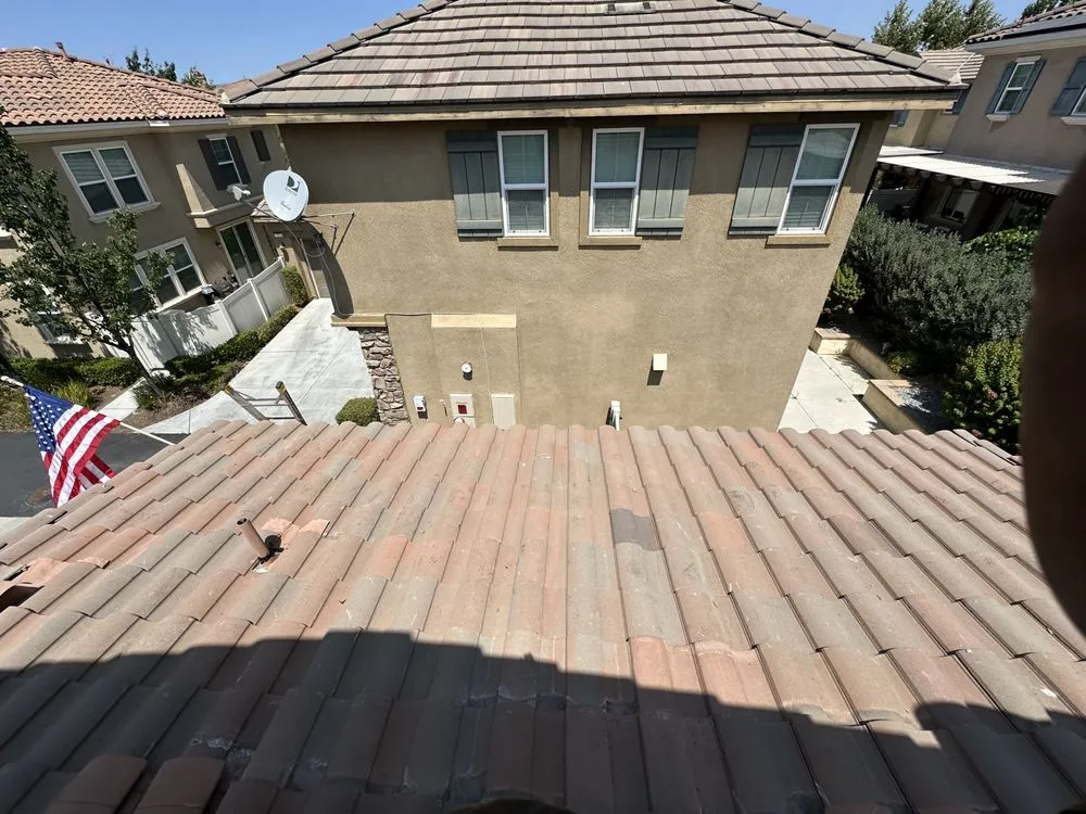 Slide of Del Toro Roofing