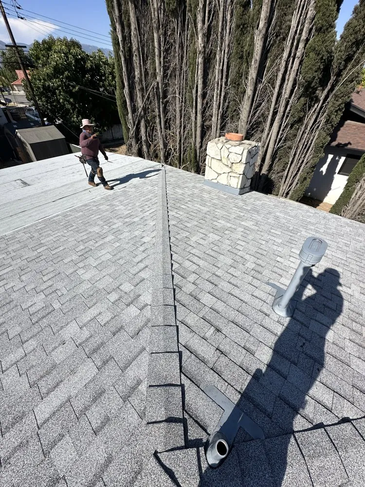 Slide of Del Toro Roofing