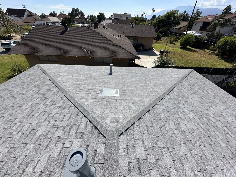 Slide of Del Toro Roofing