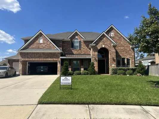 Delaney's Roofing & Restoration Logo