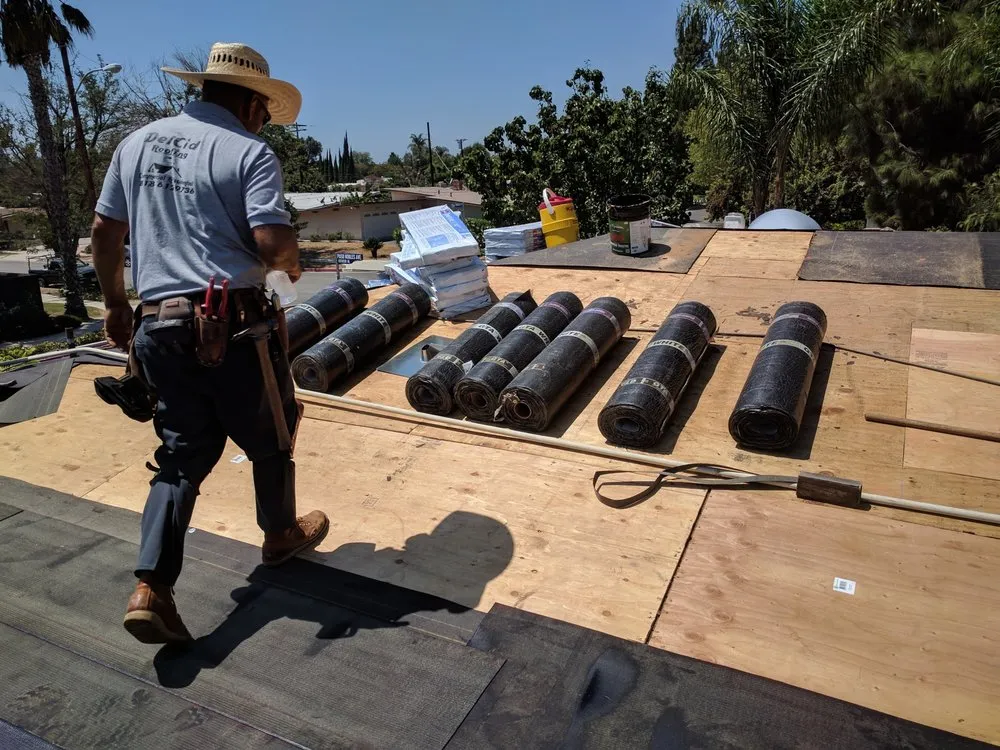 Slide of Delcid Roofing