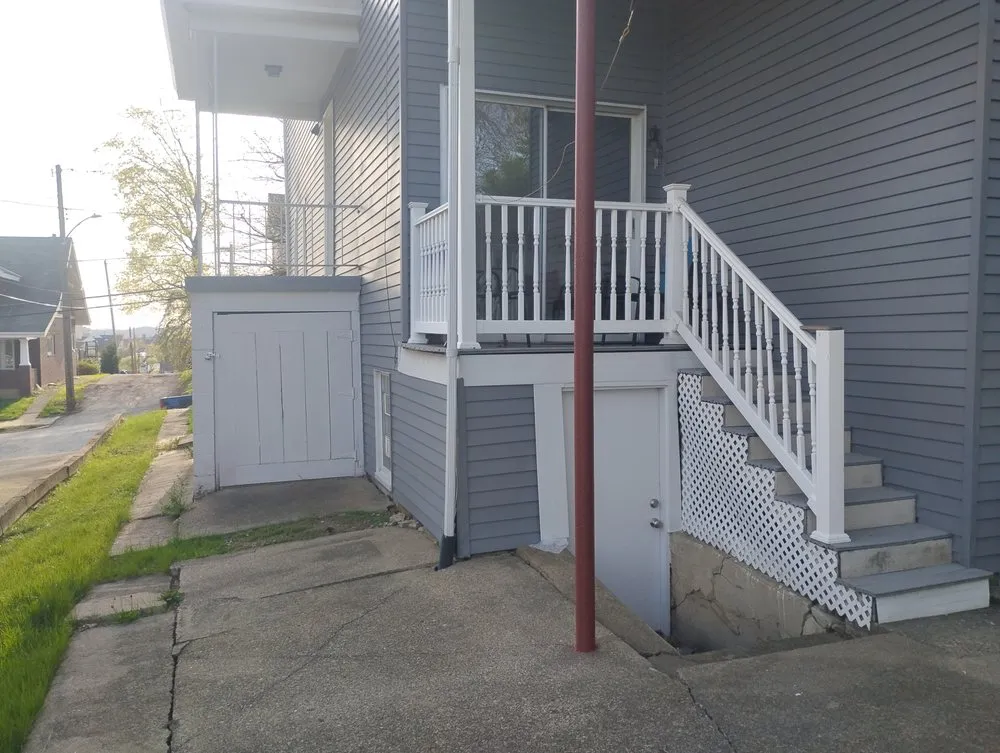 Slide of Delfine Bredniak construction