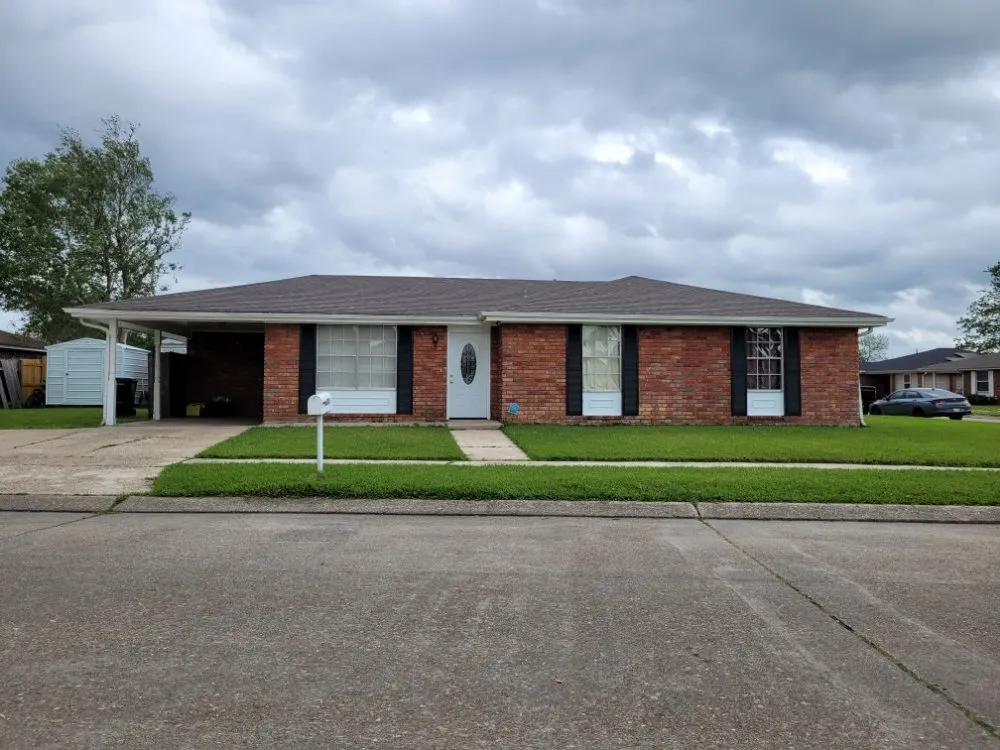 Slide of Del's & Son Roofing