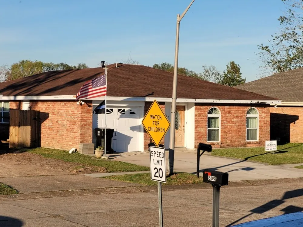 Slide of Del's & Son Roofing