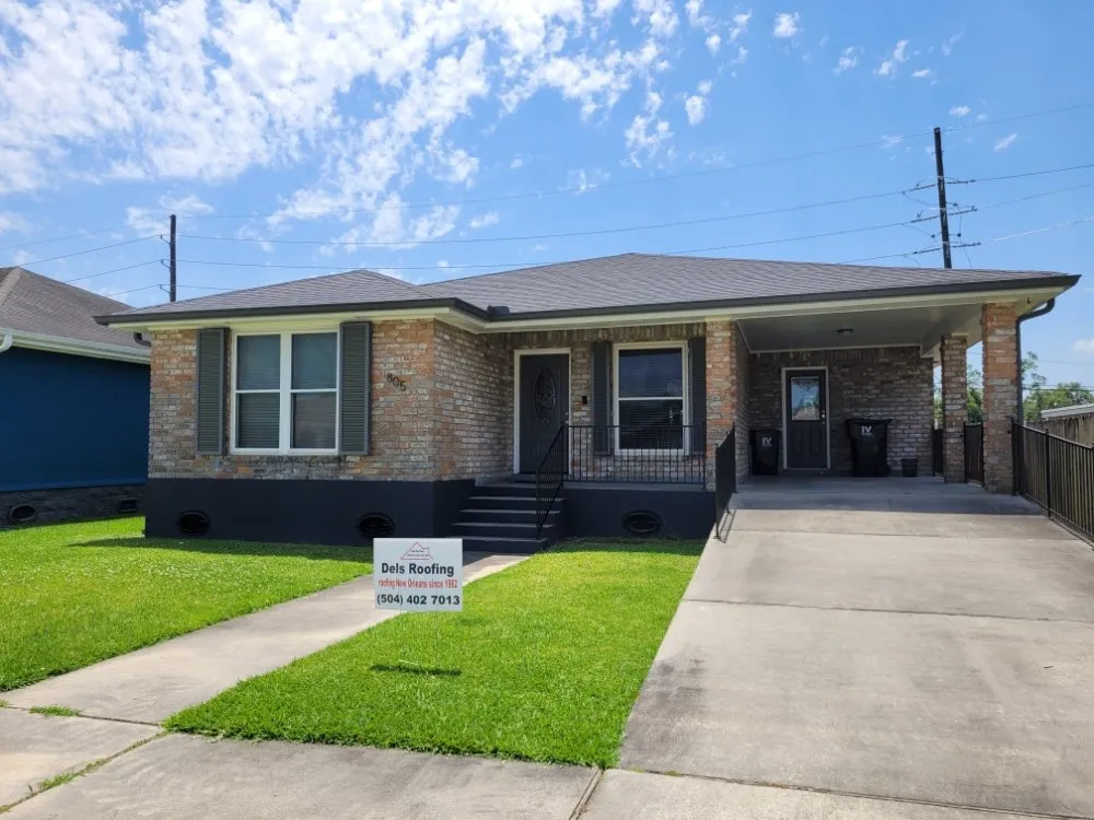 Slide of Del's & Son Roofing